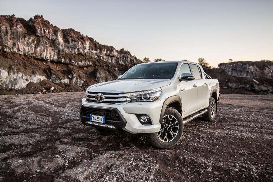  Toyota Hilux Invincible 50 2017 года  (фото 11 из 13)